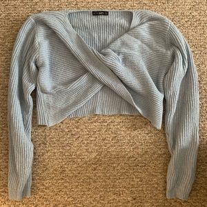 cropped baby blue front twist long sleeve sweater